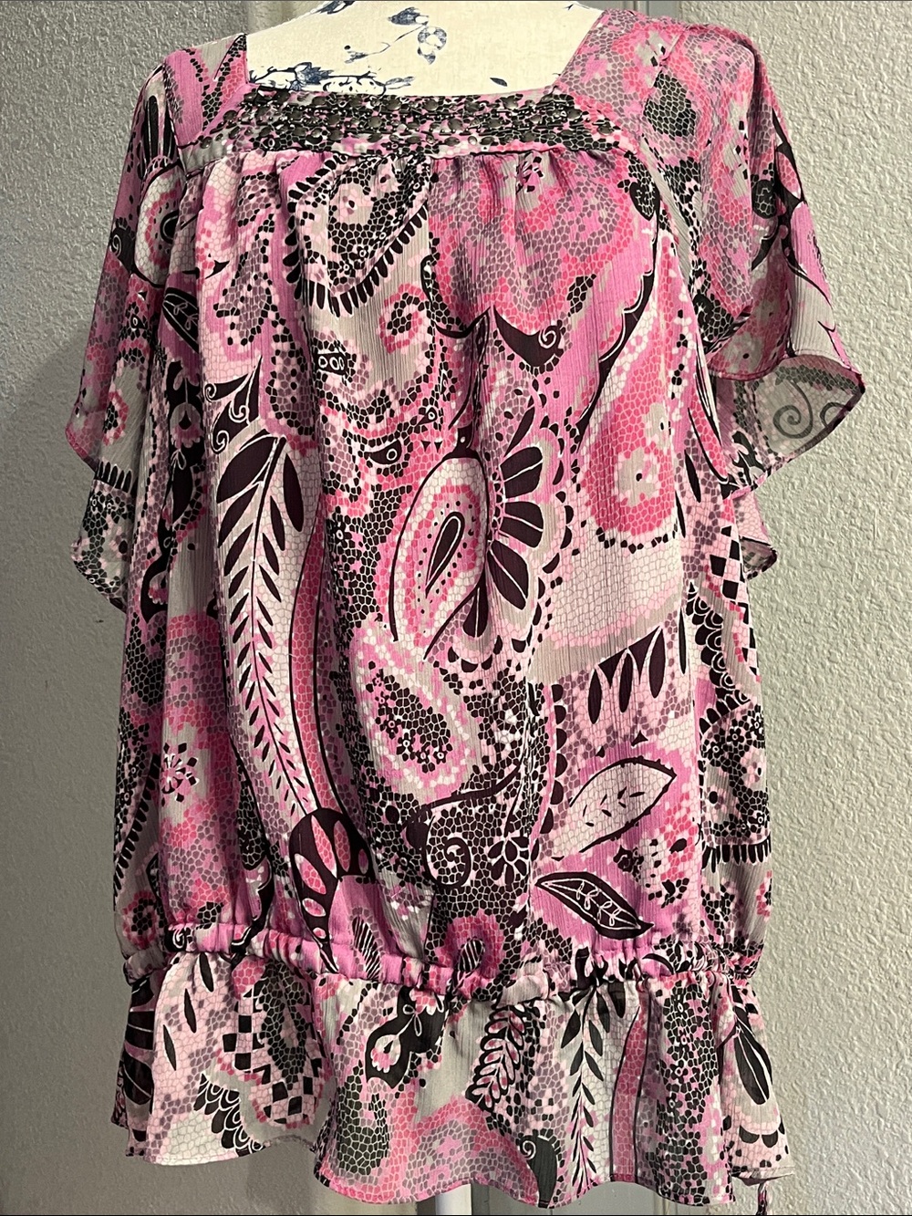Apt. 9 Pink and Black Paisley Flutter-Sleeve Blouse